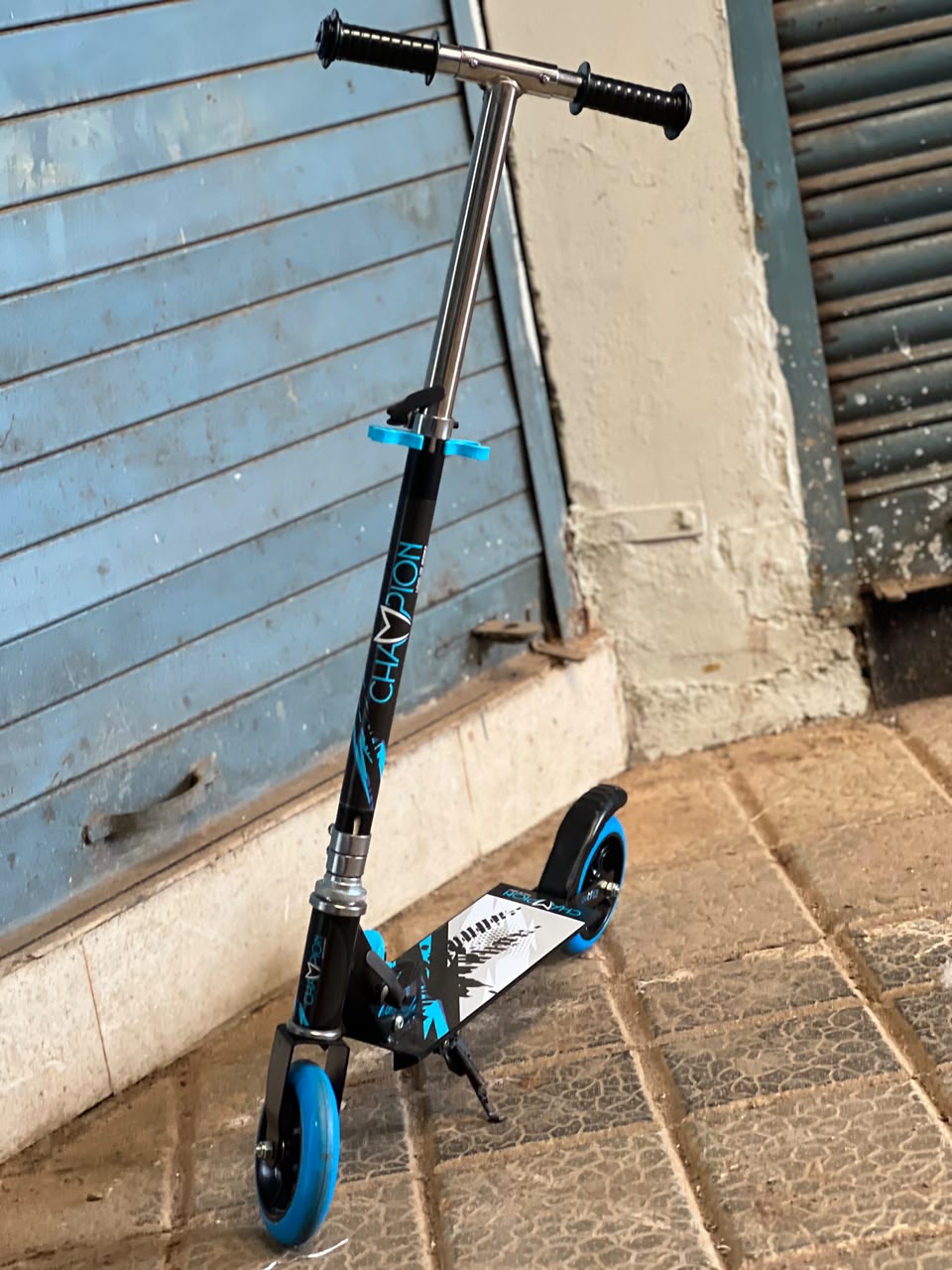 Scooters for Kids 8-12, Teens & Adults - Lightweight, Foldable, Big Wheels, Hand Brake, 3 Adjustable Height Levels, 240 lbs Max Load, Perfect for School, Campus and Park Rides
