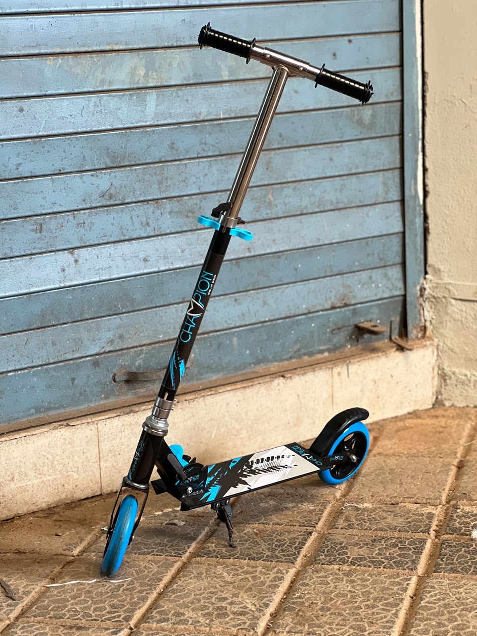 Scooters for Kids 8-12, Teens & Adults - Lightweight, Foldable, Big Wheels, Hand Brake, 3 Adjustable Height Levels, 240 lbs Max Load, Perfect for School, Campus and Park Rides