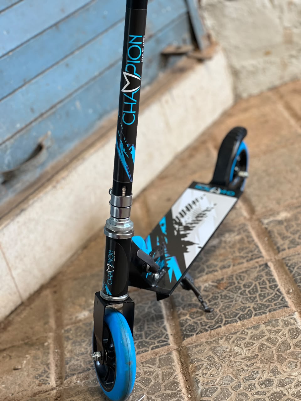Scooters for Kids 8-12, Teens & Adults - Lightweight, Foldable, Big Wheels, Hand Brake, 3 Adjustable Height Levels, 240 lbs Max Load, Perfect for School, Campus and Park Rides