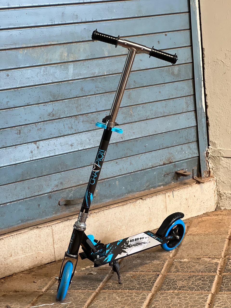 Scooters for Kids 8-12, Teens & Adults - Lightweight, Foldable, Big Wheels, Hand Brake, 3 Adjustable Height Levels, 240 lbs Max Load, Perfect for School, Campus and Park Rides