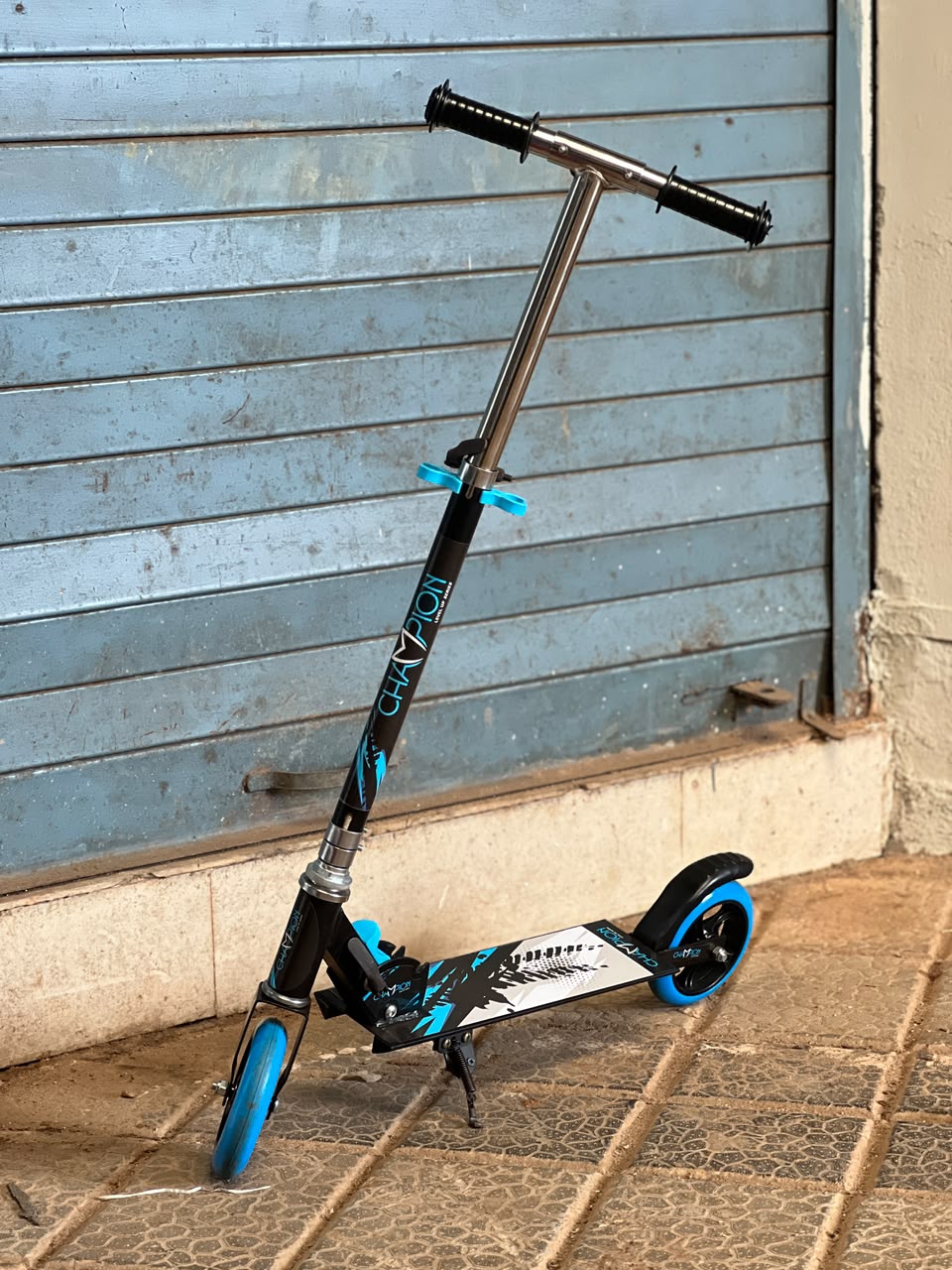 Scooters for Kids 8-12, Teens & Adults - Lightweight, Foldable, Big Wheels, Hand Brake, 3 Adjustable Height Levels, 240 lbs Max Load, Perfect for School, Campus and Park Rides