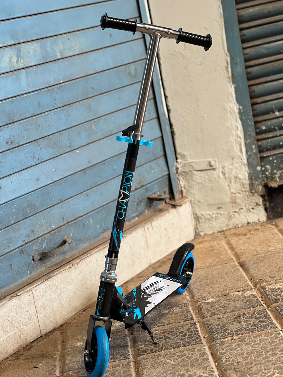 Scooters for Kids 8-12, Teens & Adults - Lightweight, Foldable, Big Wheels, Hand Brake, 3 Adjustable Height Levels, 240 lbs Max Load, Perfect for School, Campus and Park Rides